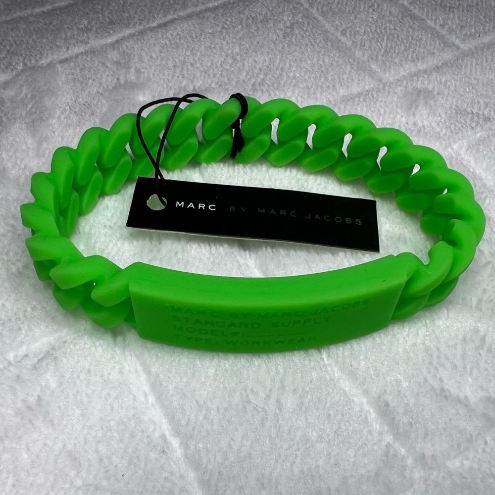 MARC BY MARC JACOBS TOUCAN GREEN RUBBER BRACELET NWT